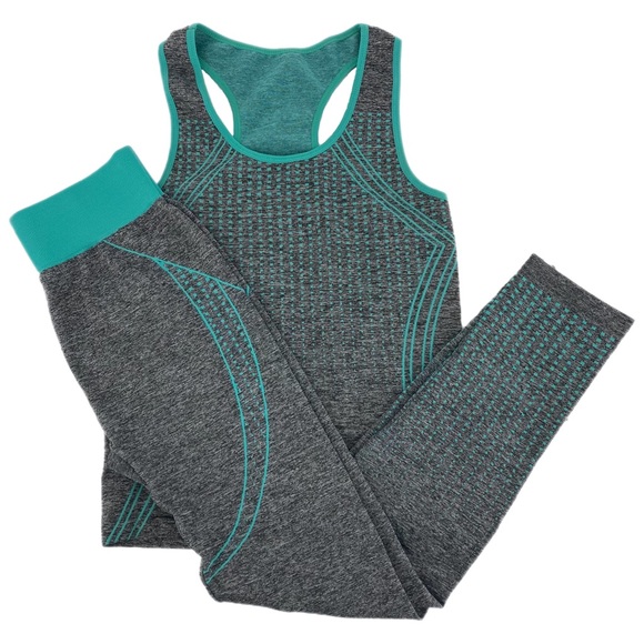 JVINI Tops - JVINI Gray Print Matching Yoga Set